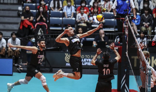 A Milli Erkek Voleybol Takımı, Japonya’da düzenlenen Paris 2024 Olimpiyat Oyunları Elemeleri B Grubu üçüncü maçında ABD’ye