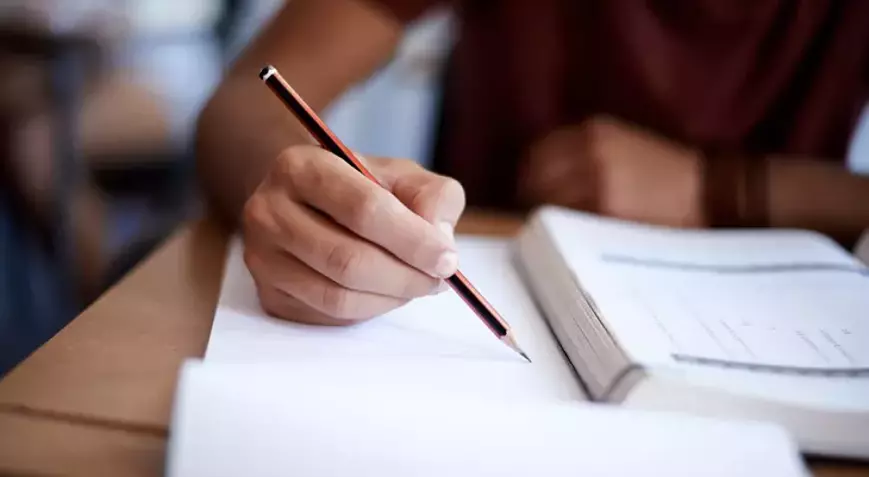 İTO’nun verilerine göre, Eylül ayında fiyatı yüzde 98,94 artan defter en çok pahalanan ürün oldu. En çok ucuzlayan ürün erik oldu.
