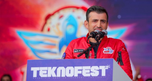 Cumhuriyetimizin 100. yılında, İstanbul, Ankara ve İzmir'de gerçekleştirilen TEKNOFEST, rekor bir katılım ile toplamda 4,5 milyondan fazla kişiyi ağırladı.