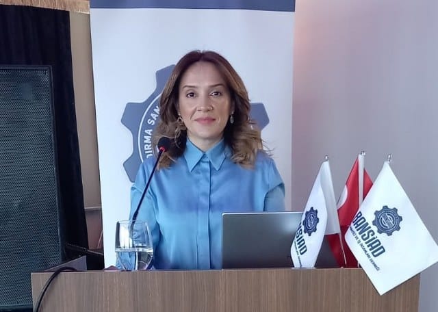 Bandırma Sanayici ve İş İnsanları Derneği'nin (BANSİAD) olağan Genel Kurul toplantısı Grand Asya Otelinde gerçekleştirildi. Toplantı sonrasında Başkan Funda Seçil Dedeoğlu görevini Mehmet Ülbe'ye devretti.