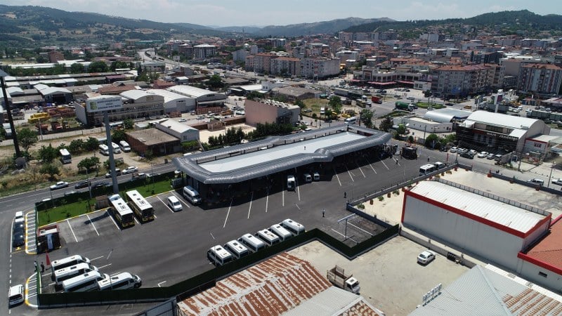 İlçelerde yetersiz ya da atıl durumda bulunan otobüs terminallerini bir bir yenileyerek modern, konforlu ve güvenli bir hale getiren Büyükşehir Belediye Başkanı Yücel Yılmaz göreve geldiği günden bu yana; 8 terminali yeniledi, 5 terminalde de yenileme çalışmalarına devam ediyor.