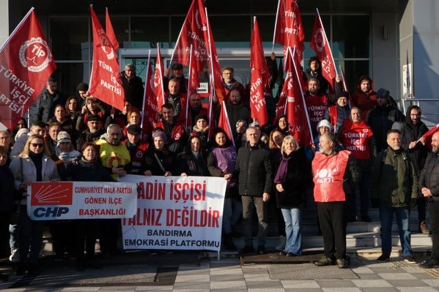 Hak-İş Sendikasına üye oldukları gerekçesi ile 57 işçinin Gönen Organize Sanayi Bölgesinde bulunan Adin Tekstil firmasından işten çıkarılmasına ilişkin mahkeme Gönen Sulh Hukuk mahkemesinde devam etti.