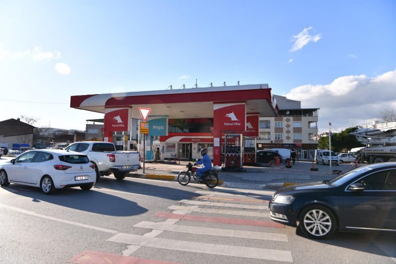  Balıkesir Büyükşehir Belediyesi, Çay Deresi 3. Etap ile yeni bir sosyal yaşam alanı şehre kazandırırken, Birleşmiş Milletler 75. Yıl Gençlik Merkezi’nin karşısındaki, Karesi Petrol Ofisi’ni de yıkıp, yeni yol güzergâhları açarak şehrin trafiğini rahatlatacak.