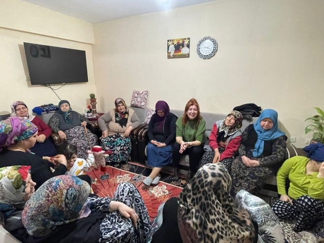AK Parti Bandırma Belediye Başkan Aday Adayı Oya Yücel, merkez ve kırsal mahallelerde seçim çalışmalarını sürdürüyor.