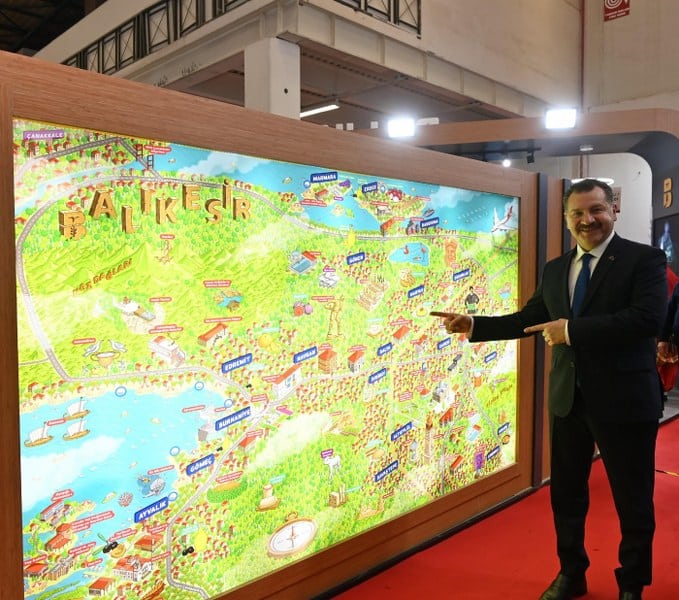 Dünyanın en büyük beş turizm fuarından biri olan Doğu Akdeniz Uluslararası Turizm ve Seyahat Fuarı'nda (EMITT) Balıkesir Büyükşehir Belediyesi standı bu yıl da büyük ilgi gördü. 95 ülkeden 595 katılımcının yer aldığı fuarda, Balıkesir standı görkemli ve devasa yapısıyla göz doldurdu.