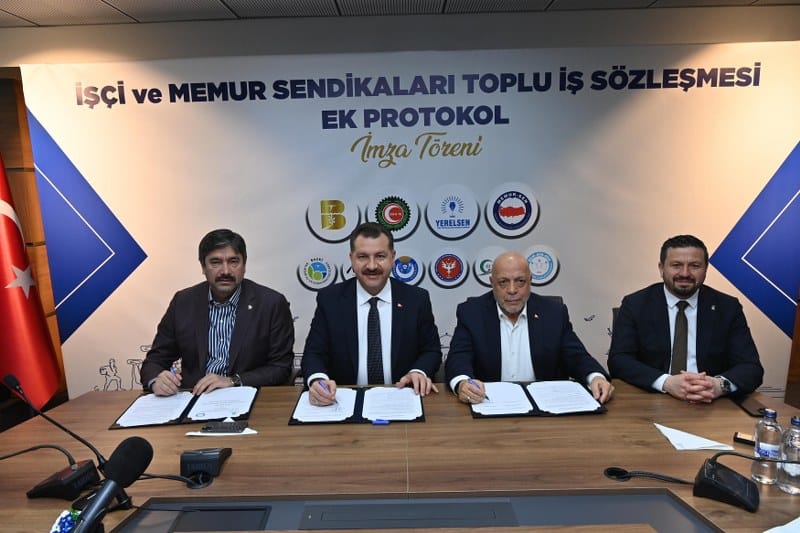 Başkan Yücel Yılmaz, Genel Başkan Mahmut Arslan ve Başkan Levent Uslu, işçilere sağlanan yüzde 75'lik zamı içeren protokolü imzaladı. Törene, AK Parti İl Başkanı Mehmet Aydemir, s
