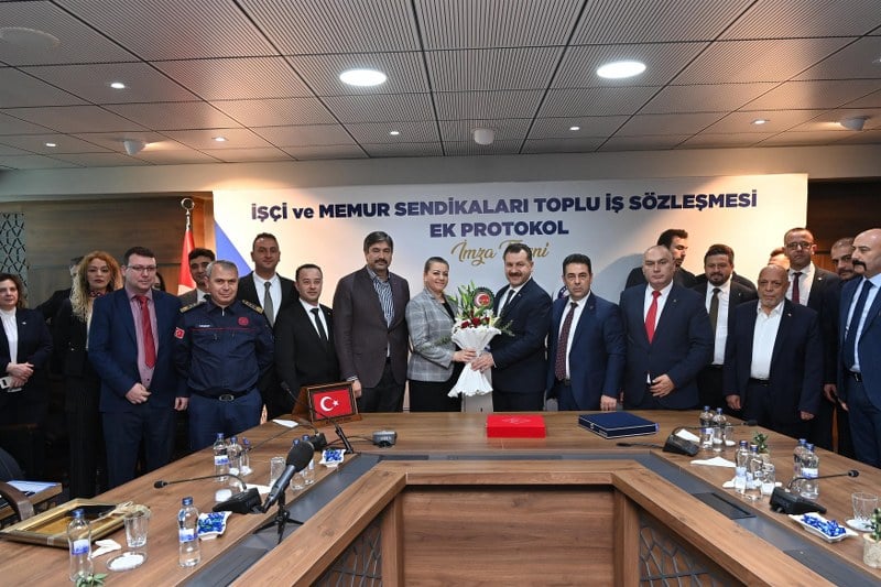 Başkan Yücel Yılmaz, Genel Başkan Mahmut Arslan ve Başkan Levent Uslu, işçilere sağlanan yüzde 75