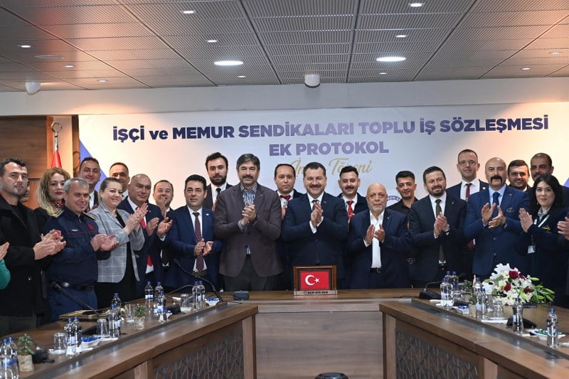 Başkan Yücel Yılmaz, Genel Başkan Mahmut Arslan ve Başkan Levent Uslu, işçilere sağlanan yüzde 75