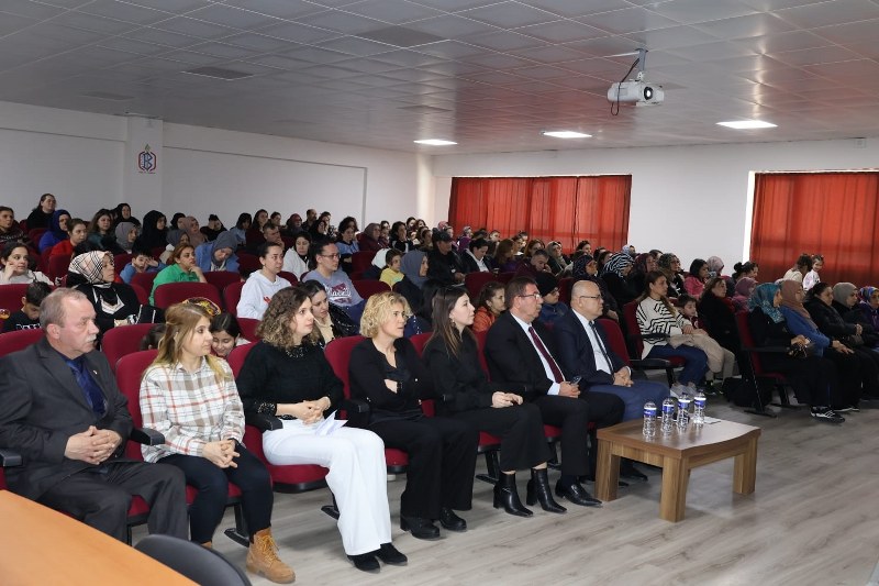 Veli Akademisi programı Balıkesir Valisi İsmail Ustaoğlu