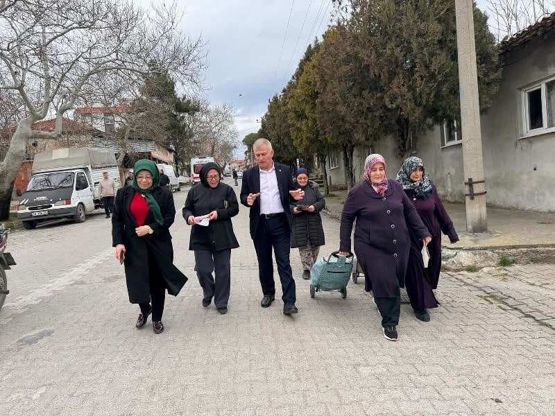 Susurluk'ta Cumhur ittifakı adayı Fahrettin Şener, ilçe genelinde seçim çalışmalarını sürdürüyor. 31 Mart tarihinde gerçekleştirilecek olan yerel seçimlere Ak Parti ve MHP'nin ortak adayı olarak girecek olan MHP Belediye Başkan adayı Fahrettin Şener, seçim çalışmaları kapsamında ilçe genelinde ziyaretlerini sürdürüyor.