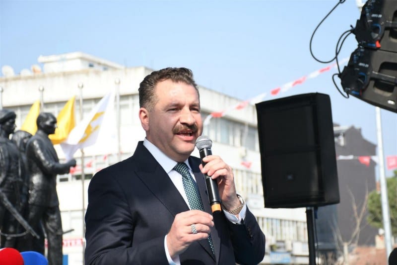 Balıkesir Büyükşehir Belediye Başkanı Yücel Yılmaz, BALMEK, Dijital Gençlik Merkezi, BalBucks, Aile Danışma Merkezi, idari ofisler ve toplantı salonlarıyla bölgenin en fonksiyonel hizmet noktası olarak kompleks şeklinde düzenlenen Gönen Çok Amaçlı Hizmet Binası’nı yüzlerce vatandaşla birlikte açılışını gerçekleştirdi. Açılışta konuşan MHP İl Başkanı Niyazi Tunç, Yücel Yılmaz
