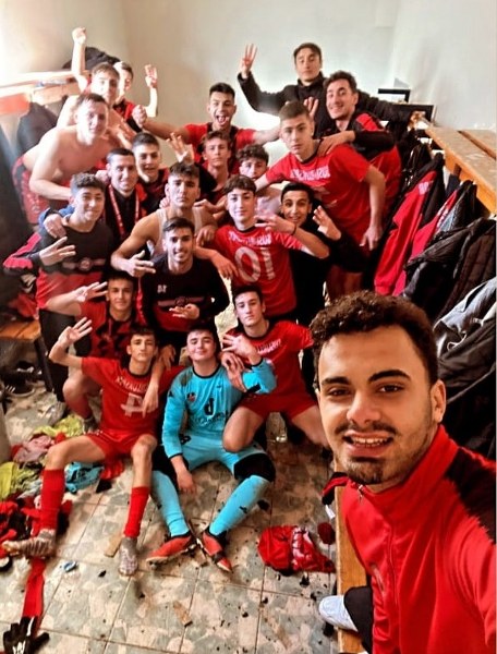 Balıkesir U18 ligi Marmara Grubunda mücadele eden Susurlukspor, Erdekspor ile oynadığı karşılaşmadan 3-1 galip ayrıldı. Grubunda  lider bulunan Eti Maden