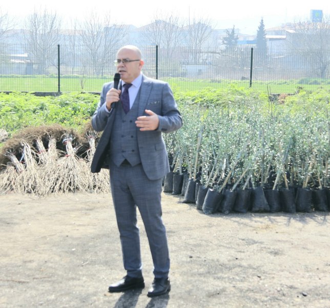 Susurluk ilçesinde gerçekleştirilen tören ile 7 bin 500 adet meyve fidanı üreticilere dağıtıldı. Susurluk Sosyal Yardımlaşma ve Dayanışma Vakfı tarafından gerçekleştirilen etkinlikte konuşan Kaymakam Muammer Köken,