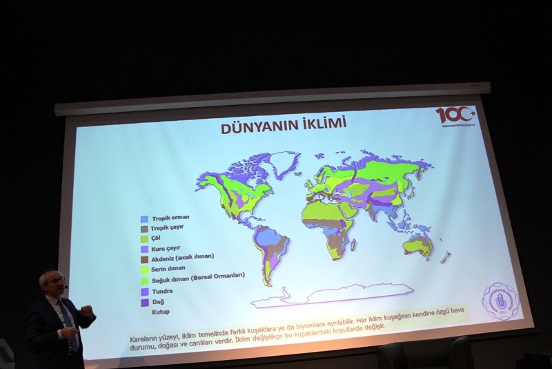 Bandırma Onyedi Eylül Üniversitesi Denizcilik Fakültesi Dekanı olan Prof. Dr. Mustafa Sarı, "Su, İklim ve Marmara" başlıklı seminerde suyun kritik önemine dikkat çekti ve iklim değişikliğiyle olan ilişkimizi gözden geçirmemiz gerektiğini vurguladı.