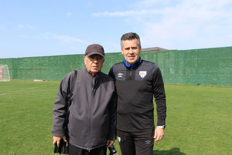  Trendyol 1.Lig takımlarından Teksüt Bandırmaspor ,Kulübün Örnek Sanayi Sitesindeki Cinçukuru Tesislerinde çalışmalarını sürdürdü. Teknik Direktör Hüseyin Eroğlu, Üç haftada 7 puan elde ettiklerini, önemli bir istikrar yakaladıklarını, iyi savunma yaptıklarını, hücumu biraz daha geliştirdiklerini bildirirken yedi puanın kendilerine avantaj sağladığını, yukarıya tırmanmaya başladıklarını, söyledi.