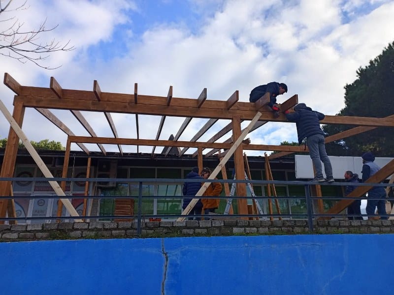 Susurluk Belediyesi tarafından ilçedeki Atatürk parkı içerisinde yapımı sürdürülen Fırt Kafe, tamamlanmasının ardından Susurluk