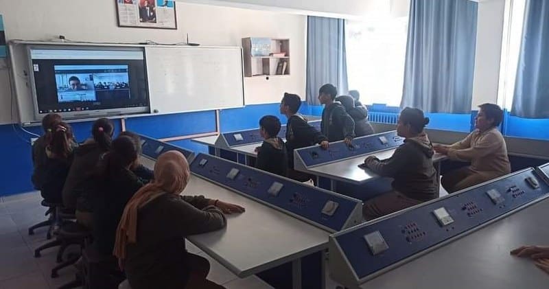 Ege Üniversitesi Fen Fakültesi Biyoloji Bölümü Öğretim Üyesi Doç. Dr. Rengin Özgür Uzilday, Susurluk'lu öğrenciler ile online görüşme ile seminer verdi.
