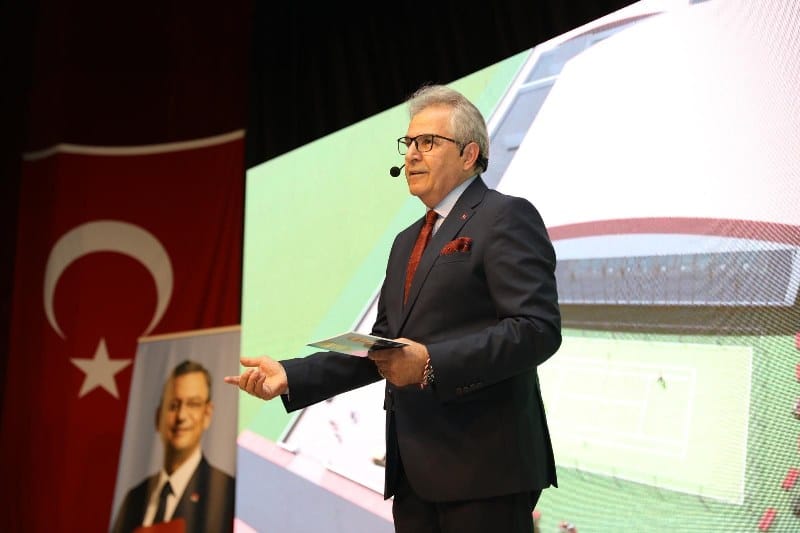 CHP Bandırma Belediye Başkan Adayı Dursun Mirza, 2014-2019 yılları arasında hayata geçirdiği 40’tan fazla projeyi göstererek, “Birileri sağda solda çivi çakmadılar diyormuş. Bunlar çivi değil mi. Korkmasınlar daha fazlasını yapmak için yeniden geliyoruz” dedi.