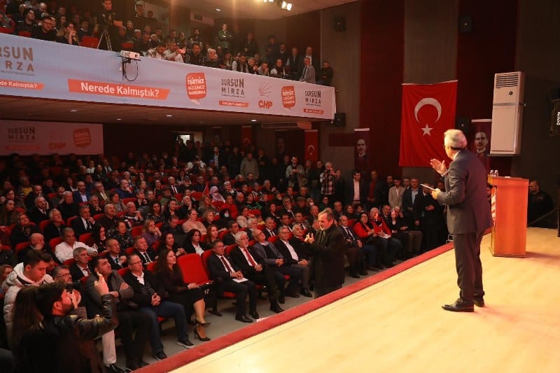 CHP Bandırma Belediye Başkan Adayı Dursun Mirza, 2014-2019 yılları arasında hayata geçirdiği 40’tan fazla projeyi göstererek, “Birileri sağda solda çivi çakmadılar diyormuş. Bunlar çivi değil mi. Korkmasınlar daha fazlasını yapmak için yeniden geliyoruz” dedi.
