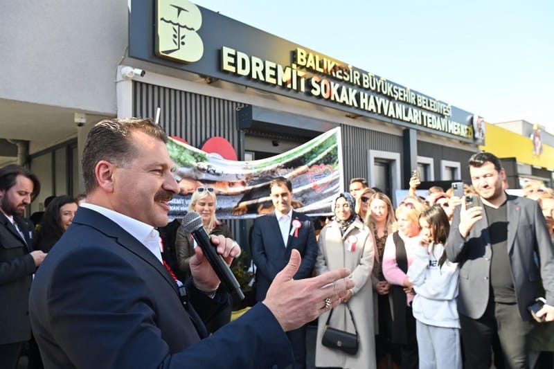 Edremit’te Mutlu Patiler Buluşmasına katılan Balıkesir Büyükşehir Belediye Başkanı Yücel Yılmaz’dan hayvanseverlere müjde; 20 ilçeye Mobil Rehabilitasyon Merkezi ve Sokak Hayvanları Tedavi Merkezi geliyor. Ayrıca şehirde Sokak Hayvanları Doğal Yaşam Alanları oluşturulacak.