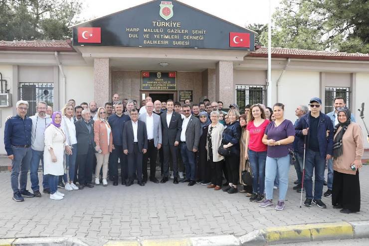   Ahmet Akın İlk Ziyaretini Şehit Yakınları ve Gazilere Yaptı