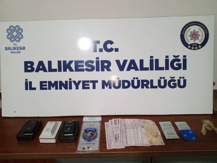 Bandırma'da Masaj Salonunda Fuhuş Operasyonu - Şüpheliler Yakalandı ve Salon Kapatıldı