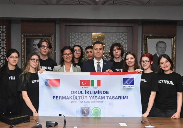 Başkan Akın, Gençlerin Erasmus Plus Projelerini Destekledi