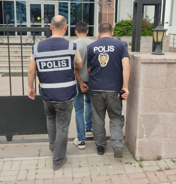 İki Günde İki Okul ve Birde Çay Bahçesi Soyan Hırsız