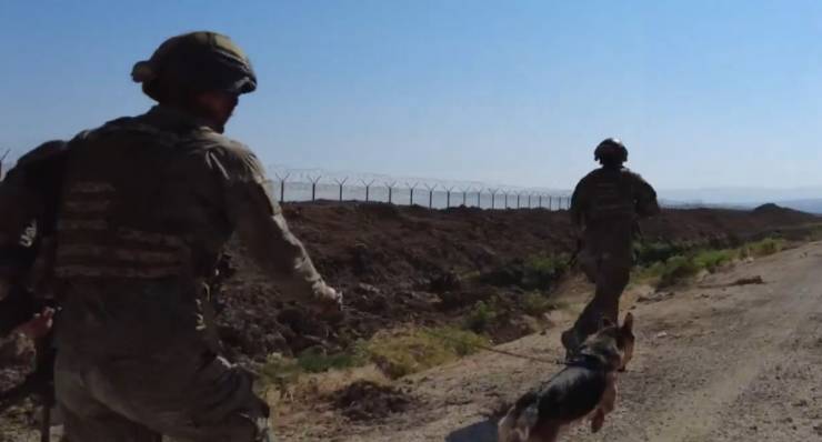 Türkiye'de 4 Kaçak Yakalandı 2'si Terörist Çıktı