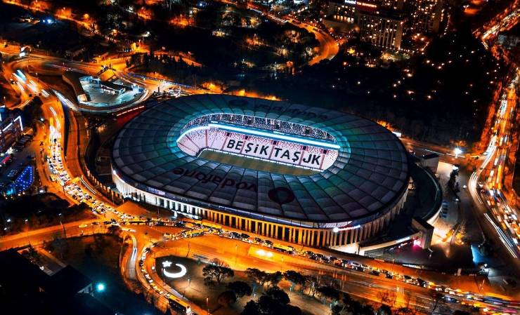 2026 Avrupa Ligi finali, Beşiktaş'ın stadyumu Vodafone Park'ta oynanacak. UEFA'nın bu kararı, Türk futbolu için büyük bir prestij kaynağı oldu. Türkiye, bu önemli organizasyona ev sahipliği yaparak, futbol dünyasında bir kez daha adını duyuracak.