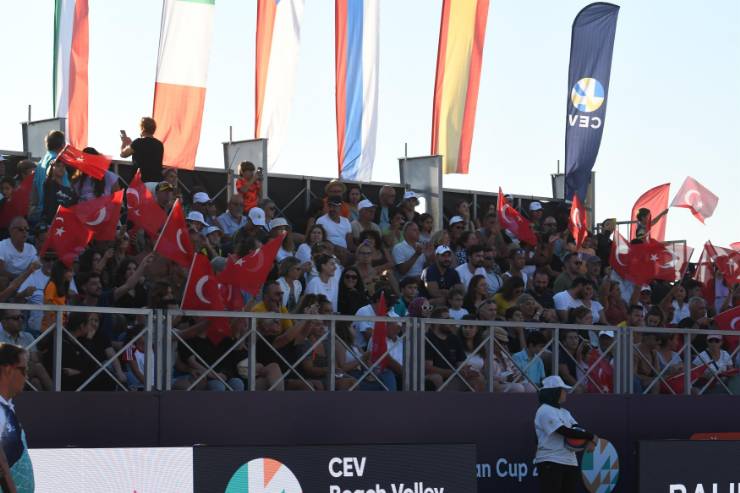  Balıkesir, plaj voleybolunun göz bebeği oluyor
