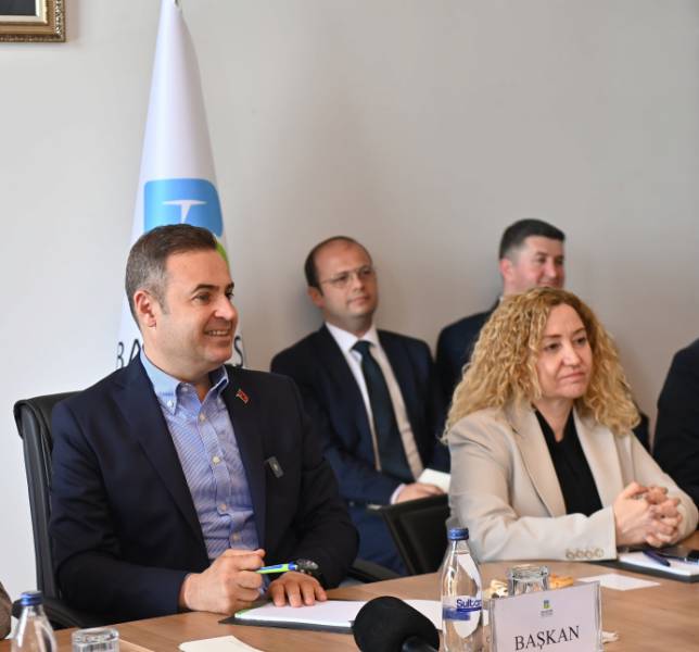 Balıkesir Büyükşehir Belediye Başkanı Ahmet Akın, Bandırma’da düzenlediği basın toplantısında deniz taksi projesinin müjdesini verdi. Bu yazdan itibaren Bandırma ve Körfez’de deniz taksiler hizmete başlayacak.