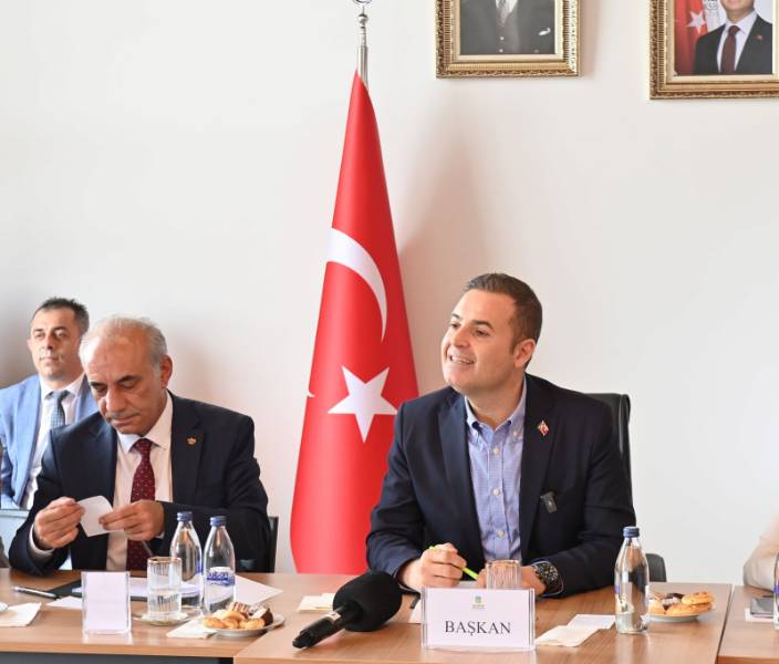 Balıkesir Büyükşehir Belediye Başkanı Ahmet Akın, Bandırma’da düzenlediği basın toplantısında deniz taksi projesinin müjdesini verdi. Bu yazdan itibaren Bandırma ve Körfez’de deniz taksiler hizmete başlayacak.