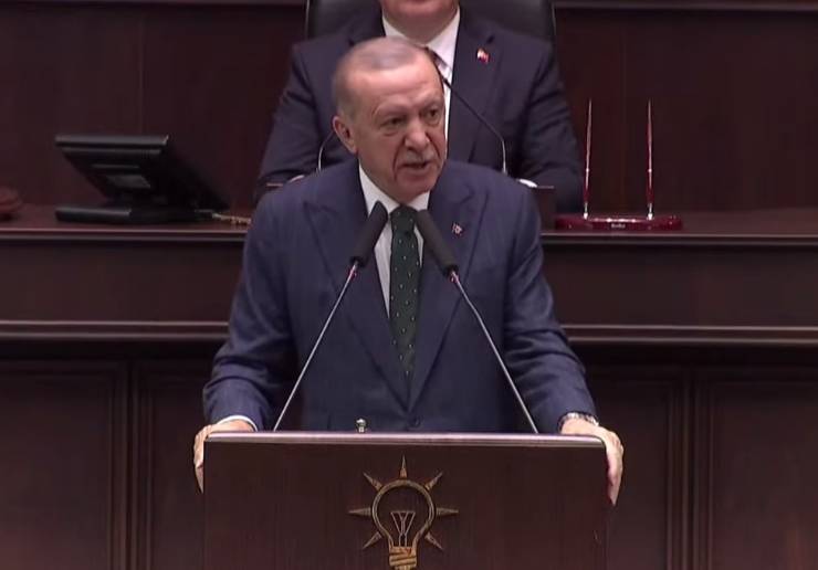 Cumhurbaşkanı Erdoğan, sokak köpekleri, sahipsiz köpekler, bakım evleri, sahiplendirme, hayvan severler, sokak hayvanları düzenlemesi.
