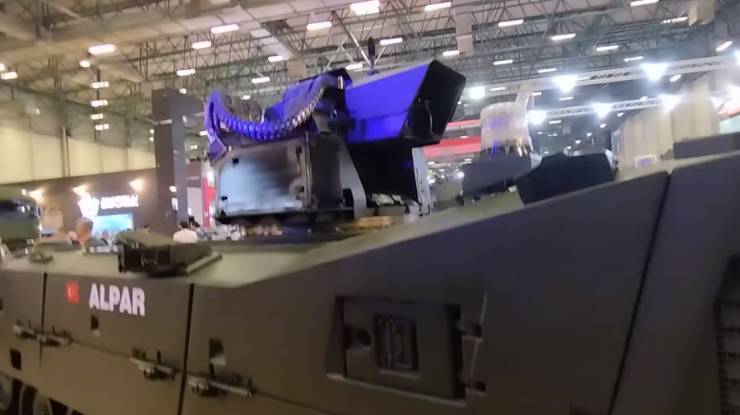 Otokar insansız tank, Türkiye'nin önde gelen savunma sanayi firmalarından Otokar tarafından geliştirilen ve tamamen otonom olarak çalışabilen bir kara aracı. Bu tank, modern savaş teknolojilerinin en ileri örneklerinden biri olarak dikkat çekiyor.