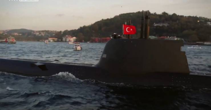 Türkiye'nin denizaltı filosu, modern teknolojilerle donatılmış güçlü ve etkin bir yapıya sahip. Bu yazıda, Türkiye'nin denizaltı filosunun mevcut durumu, teknolojik donanımı ve gelecekteki planları ele alınıyor.