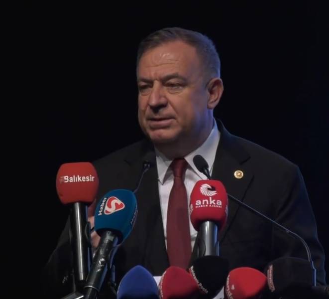 CHP Yerel Yönetimlerden sorumlu Genel Başkan Yardımcısı Gökhan Zeyrek, Balıkesir Büyükşehir Belediyesi tarafından gerçekleştirilen 'Dönüşüm Kongresinde' konuştu.