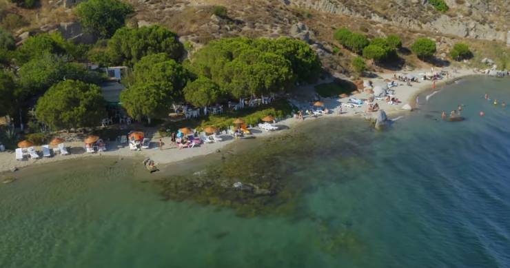 Avşa Adası, Balıkçı Erol, Mamba Beach, Asparaca Manastırı, Şahin Tepesi, Tavşanlı Koyu, Çiftlik Koyu, Karadut Koyu, Çınar Koyu, Beyaz Saray Koyu, gece hayatı, şarapçılık, tatil