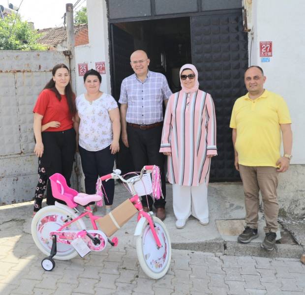 Çocuklara Karne Hediyesi: 34 Bisiklet Dağıtıldı
