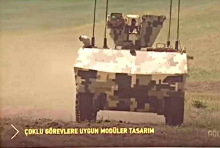 Türk savunma sanayisi, eski Amerikan yapımı M113 zırhlı personel taşıyıcılarını insansız sisteme dönüştürdü. FNSS tarafından geliştirilen bu insansız araçlar, uzaktan kumanda ile kontrol edilebiliyor ve çeşitli askeri operasyonlarda kullanılabiliyor. Bu dönüşüm, zırhlı araçların modern savaş alanlarında daha etkili ve güvenli bir şekilde kullanılmasını sağlıyor.