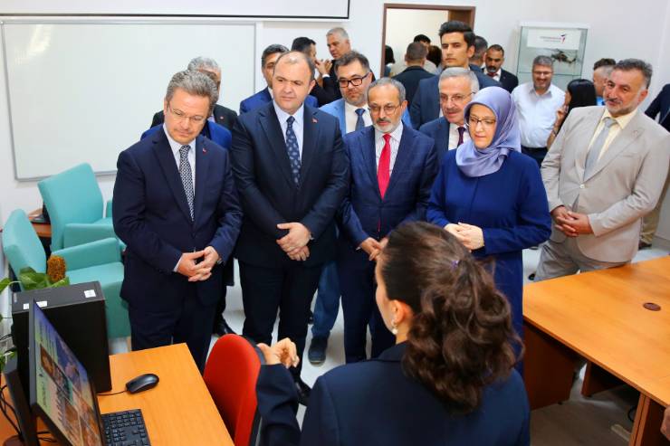 Manisa Celal Bayar Üniversitesi’nde Hava Platformları ve Savunma Sistemleri Araştırma ve Tasarım Laboratuvarı Açıldı