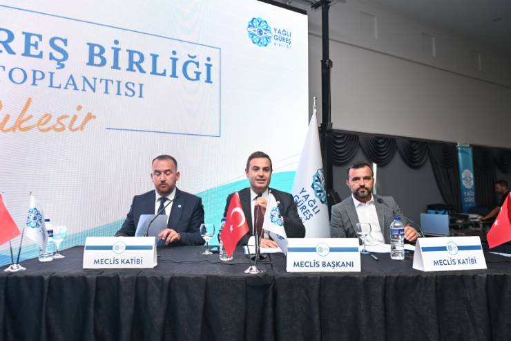 Yağlı Güreş Birliği Dönem Başı Meclis Toplantısına katılarak öz kültürüne sahip çıkan tüm birlik üyelerine ve katılımcılara teşekkür ederek konuşmasına başlayan Balıkesir Büyükşehir Belediye Başkanı Ahmet Akın, devamında şöyle konuştu: