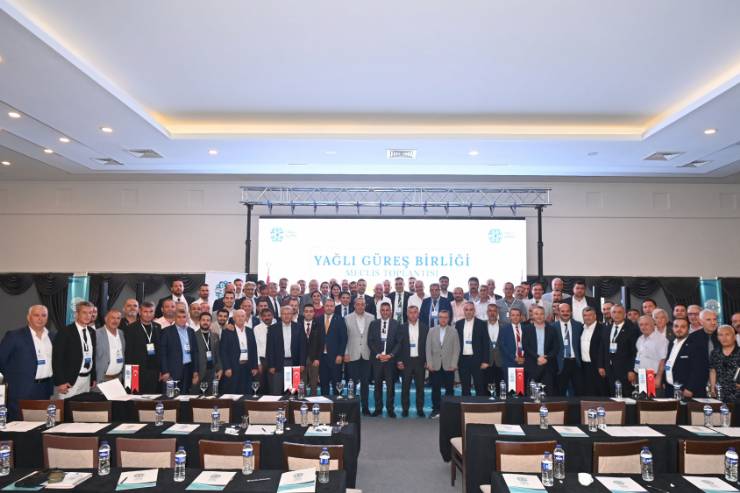 Yağlı Güreş Birliği Dönem Başı Meclis Toplantısına katılarak öz kültürüne sahip çıkan tüm birlik üyelerine ve katılımcılara teşekkür ederek konuşmasına başlayan Balıkesir Büyükşehir Belediye Başkanı Ahmet Akın, devamında şöyle konuştu: