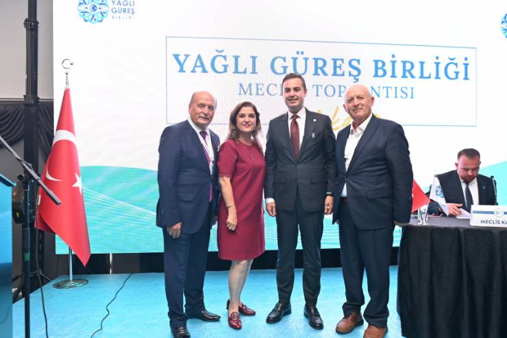 Yağlı Güreş Birliği Dönem Başı Meclis Toplantısına katılarak öz kültürüne sahip çıkan tüm birlik üyelerine ve katılımcılara teşekkür ederek konuşmasına başlayan Balıkesir Büyükşehir Belediye Başkanı Ahmet Akın, devamında şöyle konuştu: