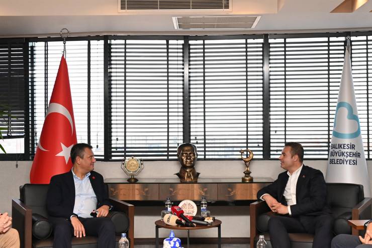 Özgür Özel, CHP, Balıkesir, Ahmet Akın, teşekkür, Yakın Kart, sokak hayvanları, yerel yönetim