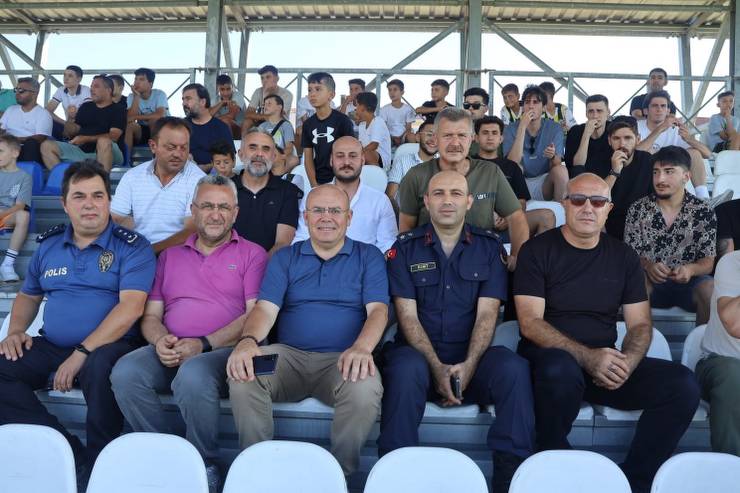 2024 Susurluk Kaymakamlık Kupası karşılaşmaları başladı. İlk maçta Han Mahallesi, Yıldızspor