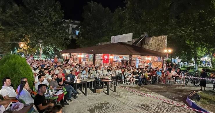 Susurluk, 2024 Avrupa Futbol Şampiyonası, Türkiye-Hollanda maçı, A Milli Takım, dev ekran, Atatürk Parkı, maç heyecanı, mağlubiyet, belediye başkanı, futbol coşkusu