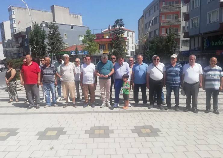 CHP, tarafından eğitim alanında yaşanan sorunlara dikkat çekmek amacıyla Anıt Park’ta halka açık olarak gerçekleştirilen 24 saatlik Eğitim Maratonu geçtiğimiz günlerde son buldu. Gerçekleştirilen bu eğitim maratonuna Susurluk Cumhuriyet Halk Partisin ’den destek geldi. Susurluk CHP İlçe Başkanı Sema Acar Atatürk Meydanı
