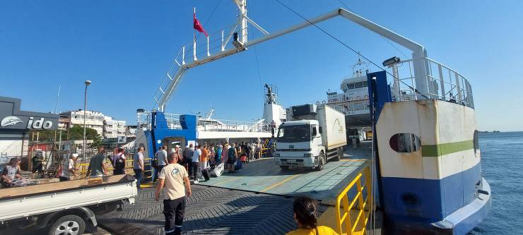 Avşa Adası, feribot seferleri, yaz tatili, İstanbul, Tekirdağ, Erdek, yerli esnaf, turizm, Güney Marmara