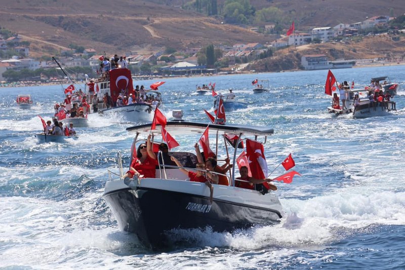Avşa Adası, 30 Ağustos Zafer Bayramı, tekne korteji, Yeni Türkü konseri, Marmara Adası, İzmir Marşı